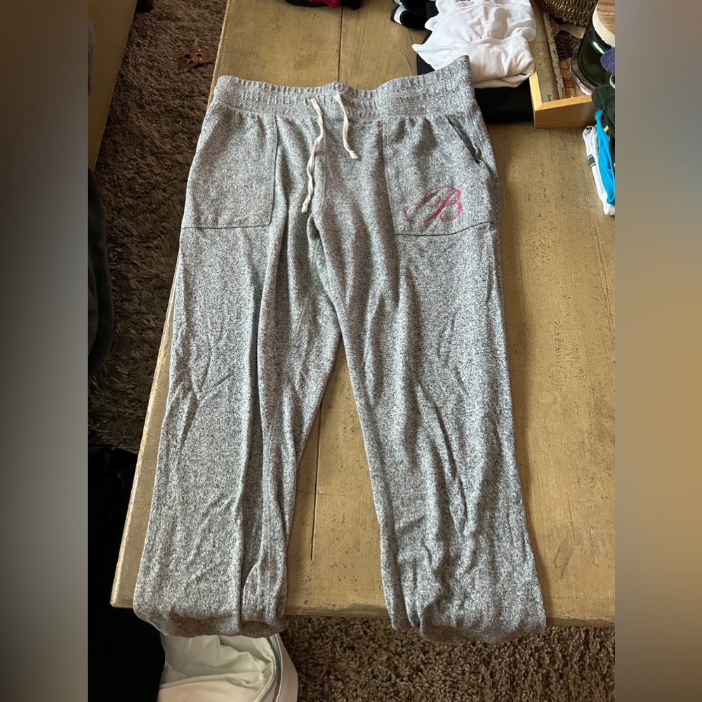 Sweatpants with a B on the pocket